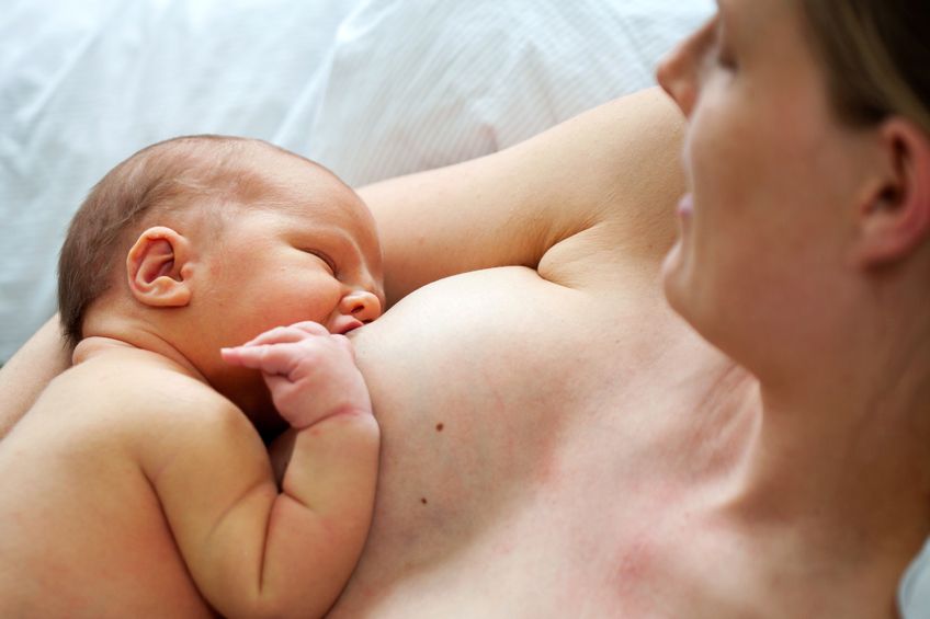 Los efectos positivos de la lactancia materna sobre el vínculo se extienden más allá de la primera infancia