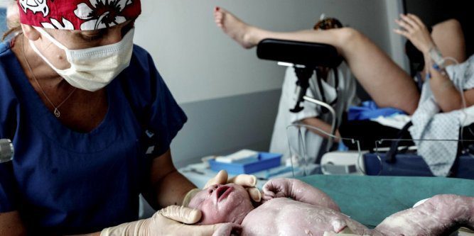OMS: Una buena experiencia de parto va más allá de dar a luz a un bebé sano