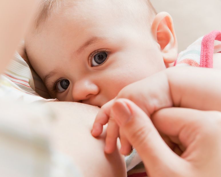 La lactancia materna genera cambios en la expresión de los genes que reducen la reactividad de los bebés al estrés