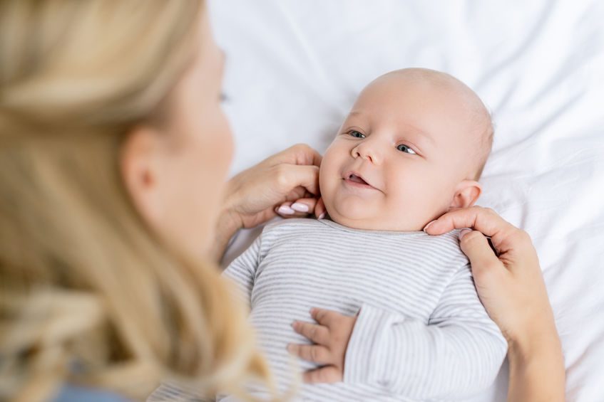 Efectos  de las nanas sobre la vinculación, el comportamiento de los bebés y el estrés materno percibido