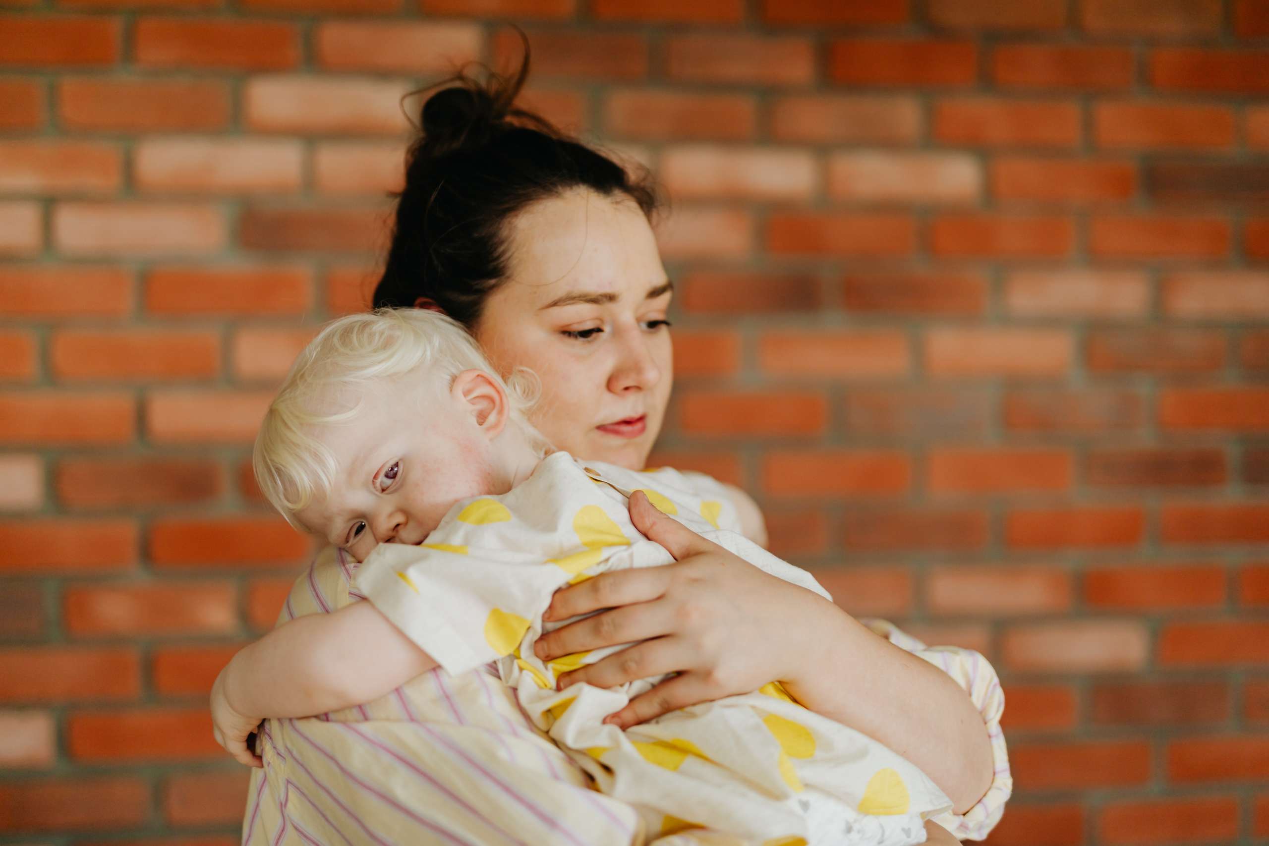 Unos permisos de maternidad más largos protegen la salud mental